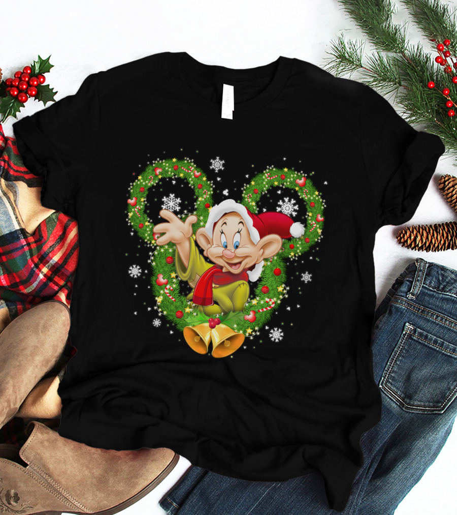 Dopey Christmas Disney Wreath Snowflakes And Santa Hat T-Shirt