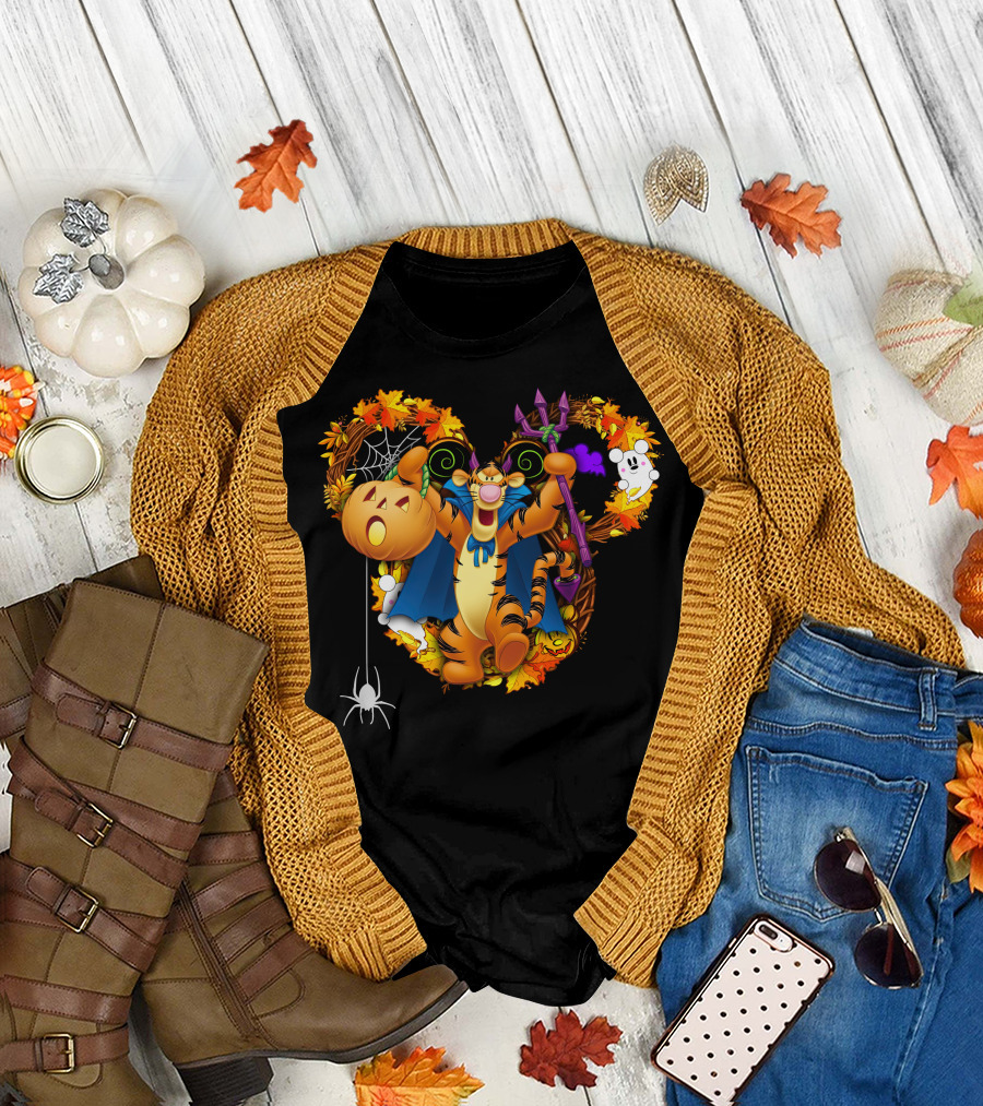 Tigger Halloween Wreath With Pumpkin And Spider Decorations T-Shirt