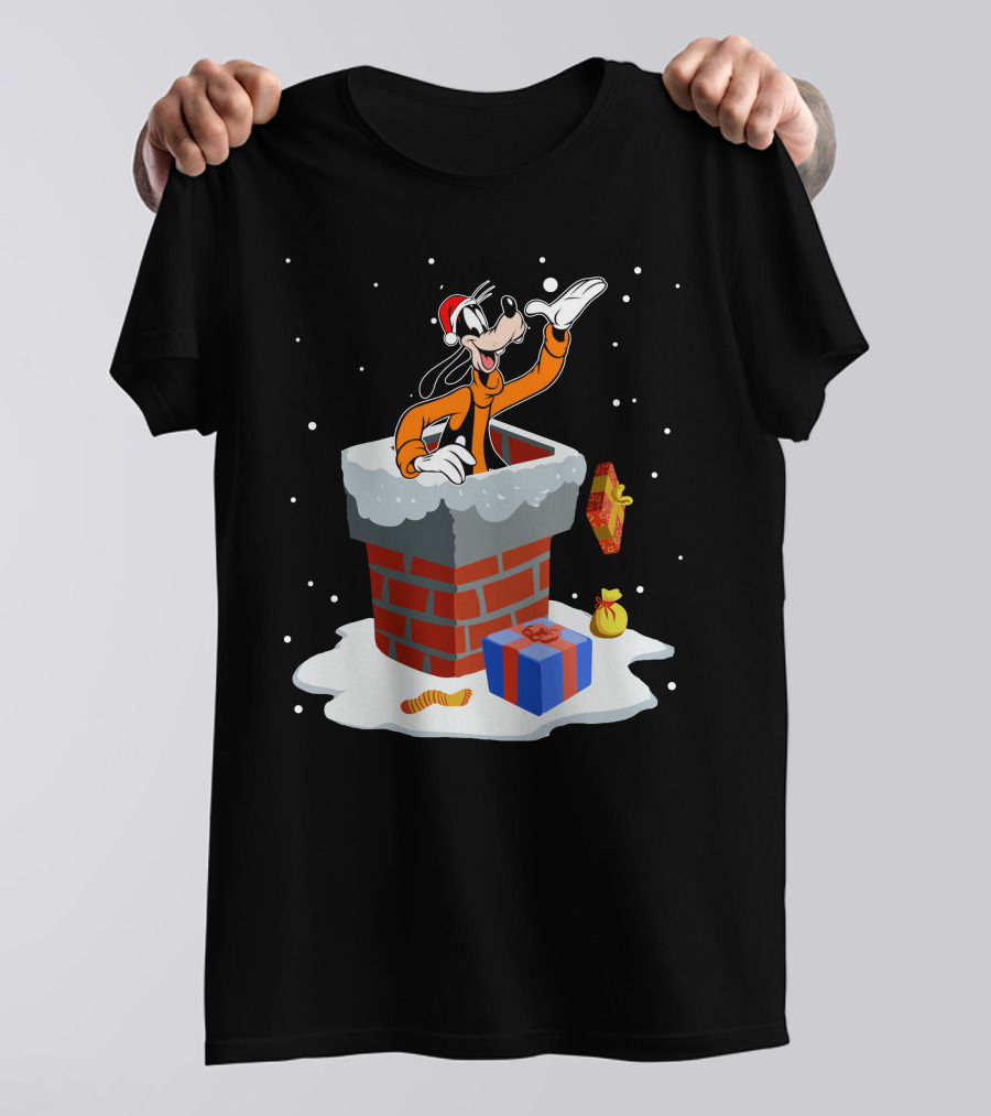 Goofy In Santa Hat Popping Out Of Snowy Chimney With Christmas Gifts T-Shirt