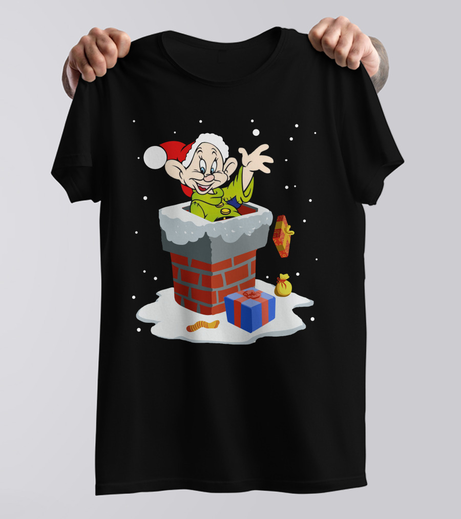 Dopey Santa Chimney Christmas Gifts Snow Scene T-Shirt