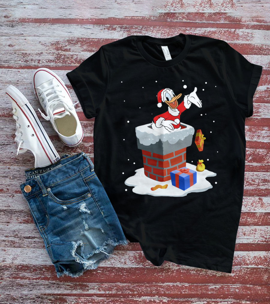 Donald Duck Santa Claus Coming Out Of Chimney With Christmas Gifts T-Shirt