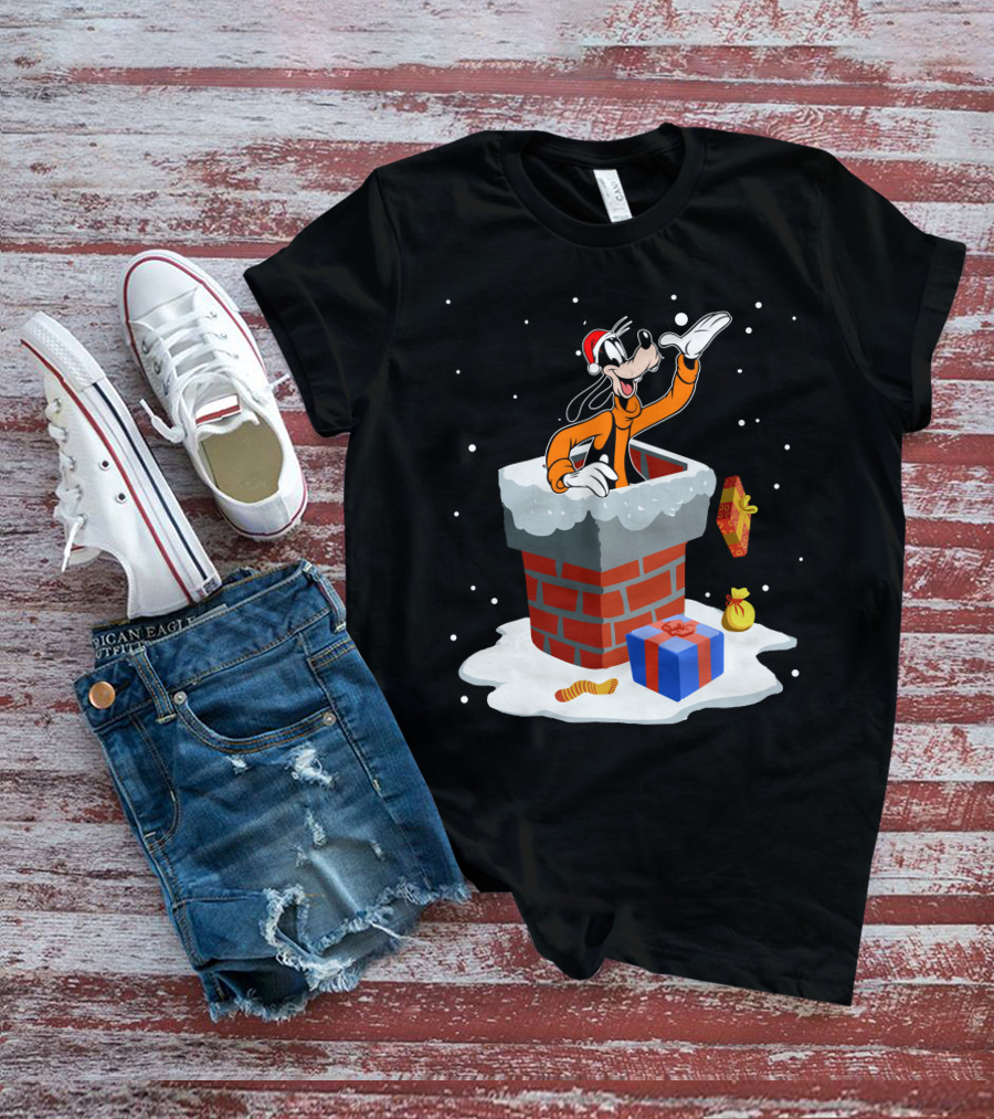 Goofy Santa Chimney Christmas Presents Snow T-Shirt