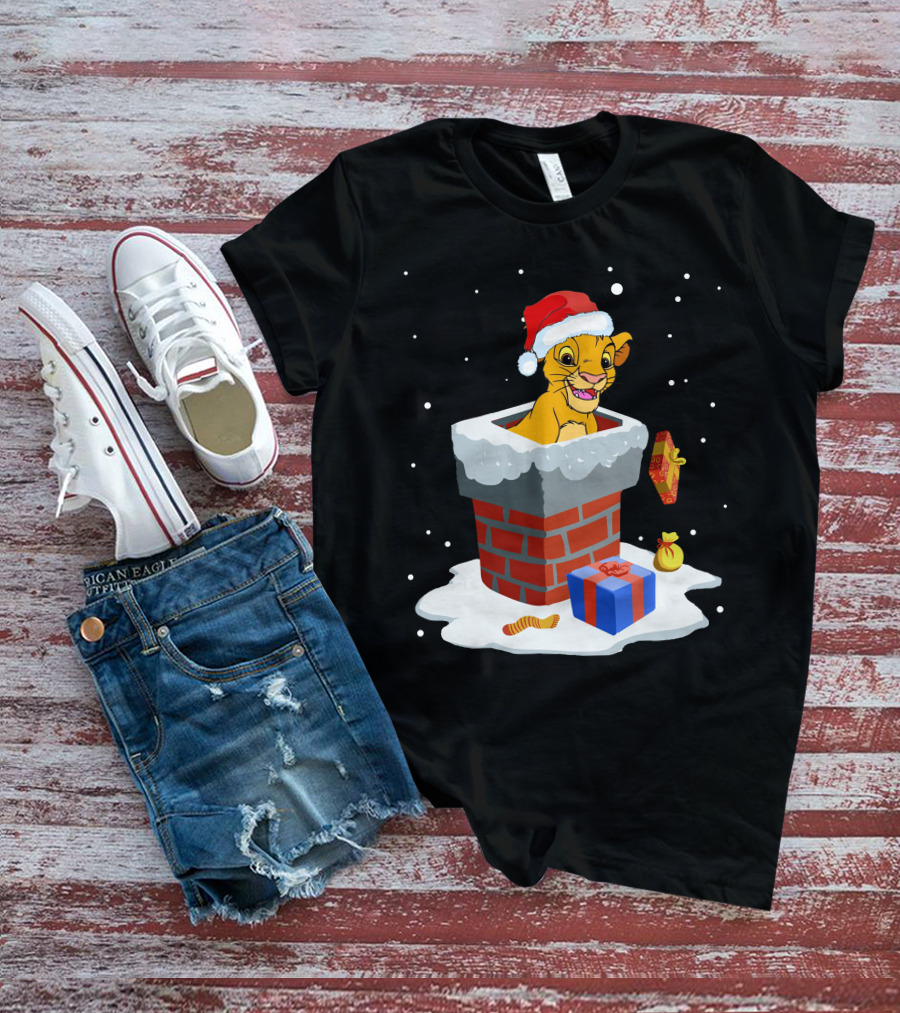 Simba In Santa Hat Popping Out Of Chimney With Christmas Gifts T-Shirt