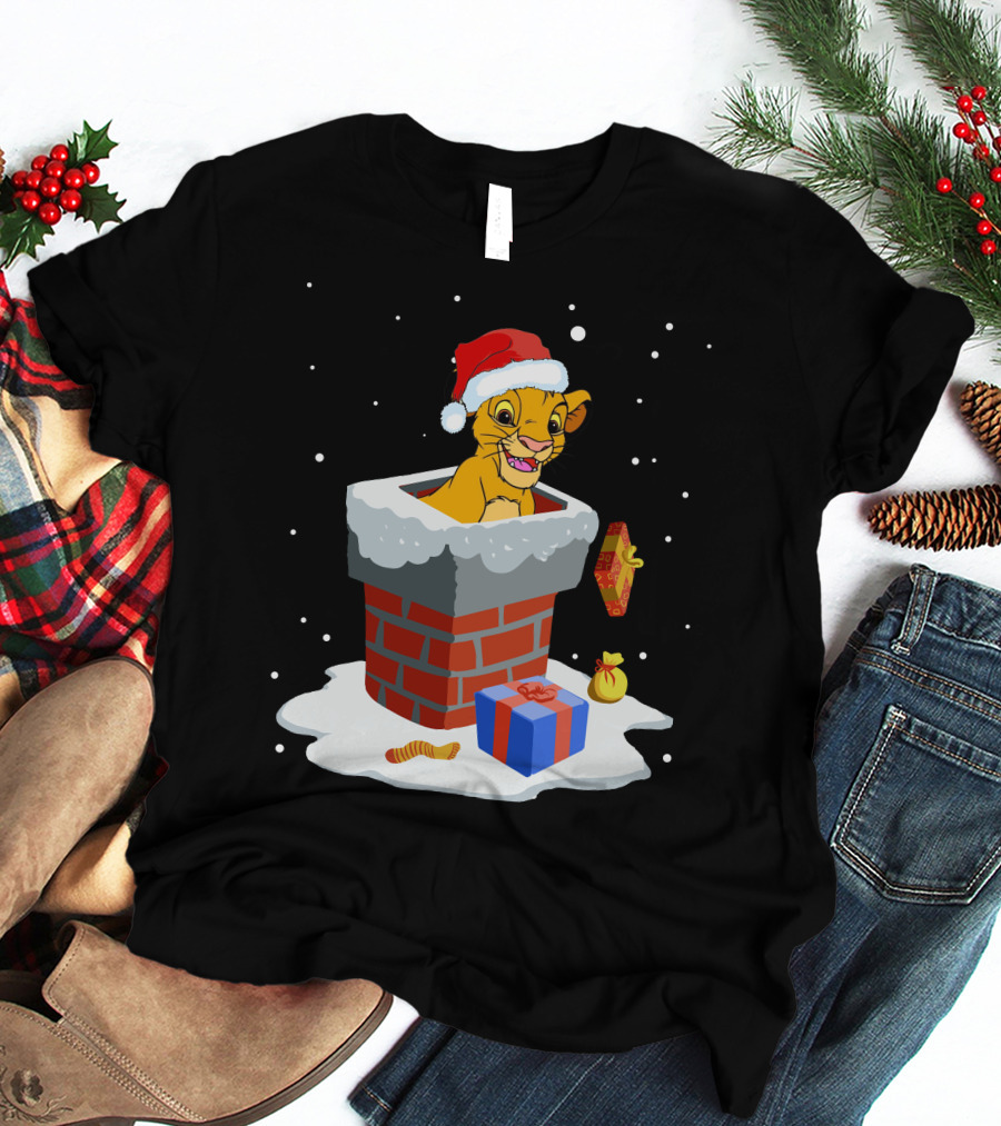 Simba In Santa Hat Popping Out Of Chimney With Christmas Gifts T-Shirt