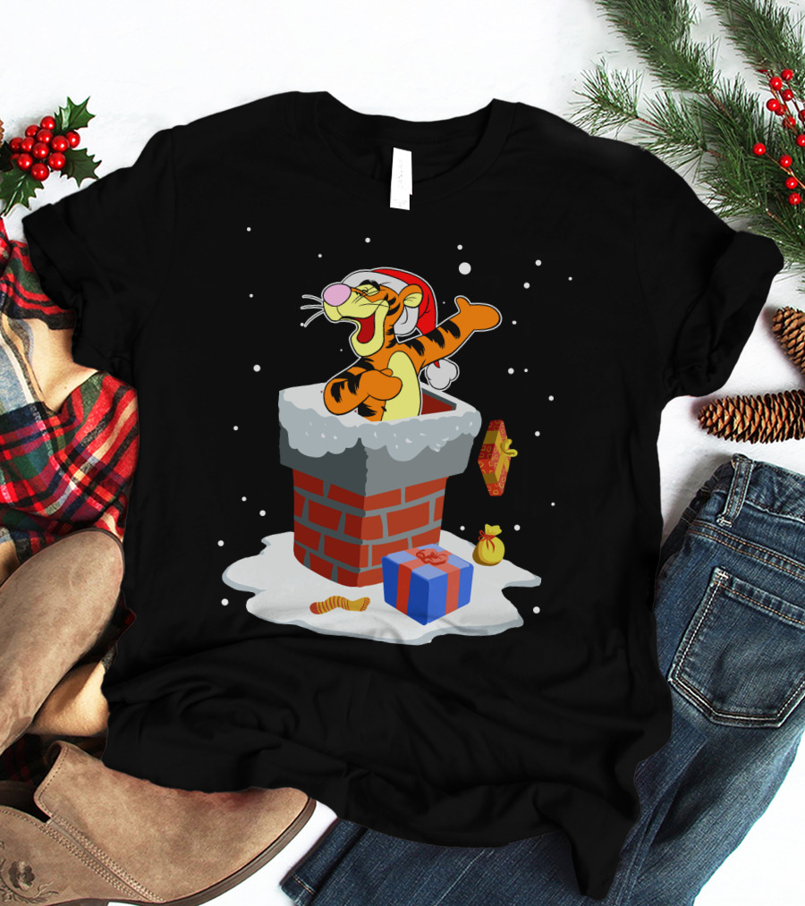 Tigger Santa Christmas Chimney Holiday Scene T-Shirt
