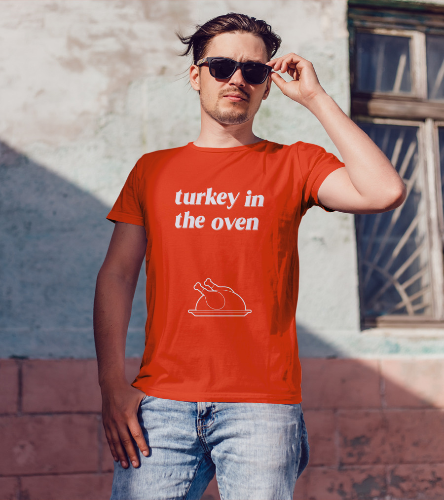Turkey In The Oven Thanksgiving Holiday Plate T-Shirt