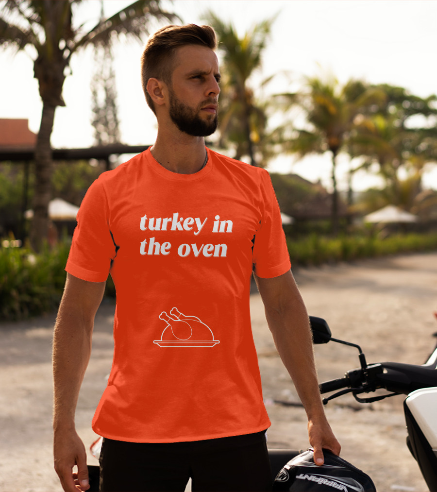 Turkey In The Oven Thanksgiving Holiday Plate T-Shirt