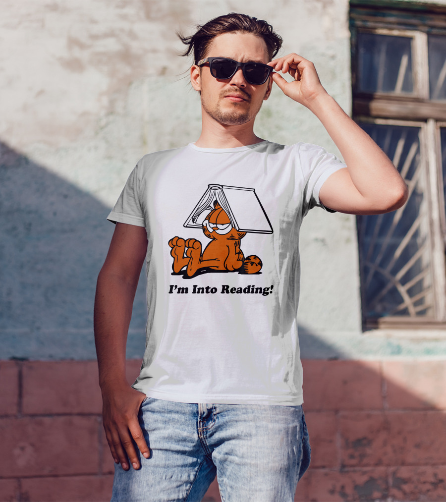 Shan Horan Draws Garfield I'm Into Reading Book Hat T-Shirt