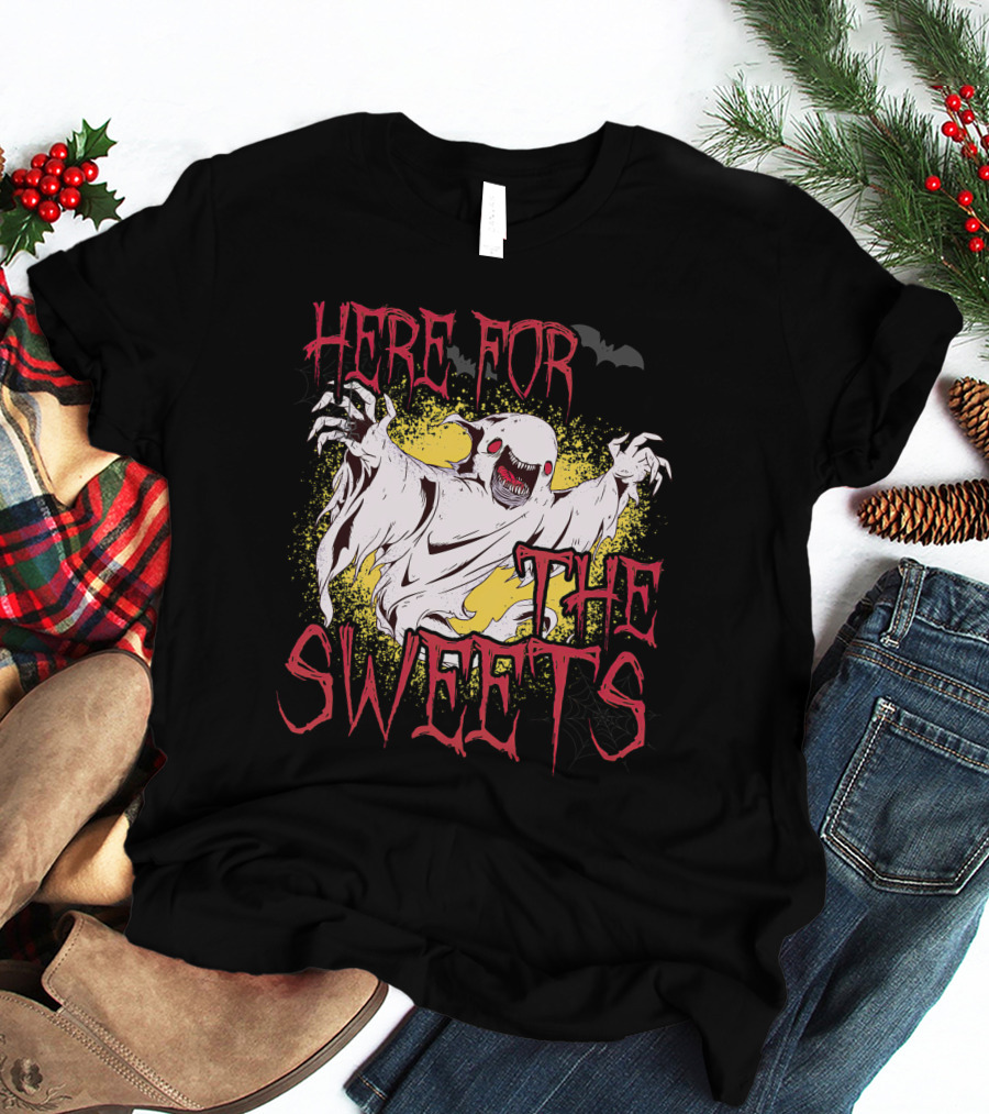 Here For The Sweets Ghost Costume With Ghosts For Halloween T-Shirt