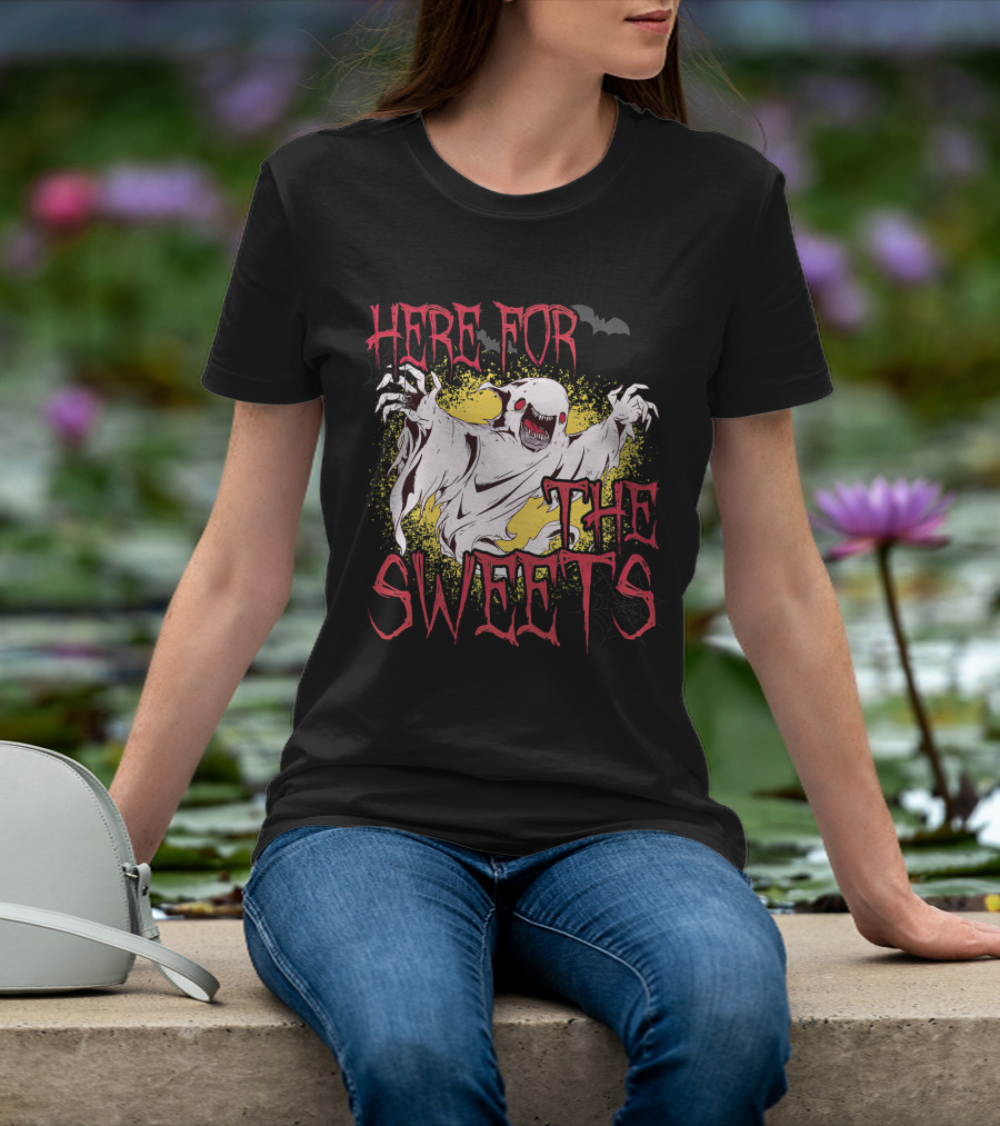 Here For The Sweets Ghost Costume With Ghosts For Halloween T-Shirt