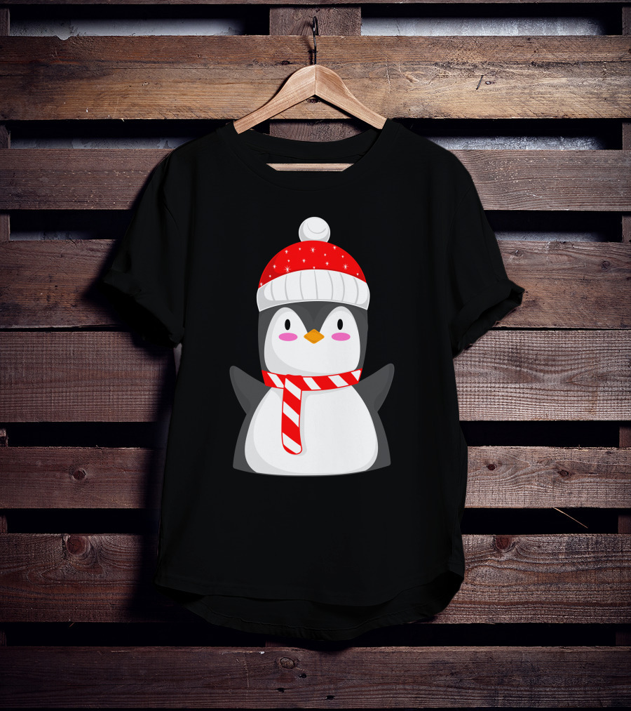 Pinguine Christmas Winter Penguin With Red Snowy Hat And Striped Scarf T-Shirt