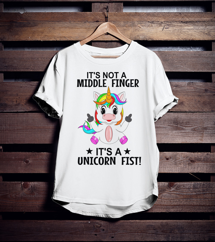 IT'S NOT A MIDDLE FINGER IT'S A UNICORN FIST T-Shirt