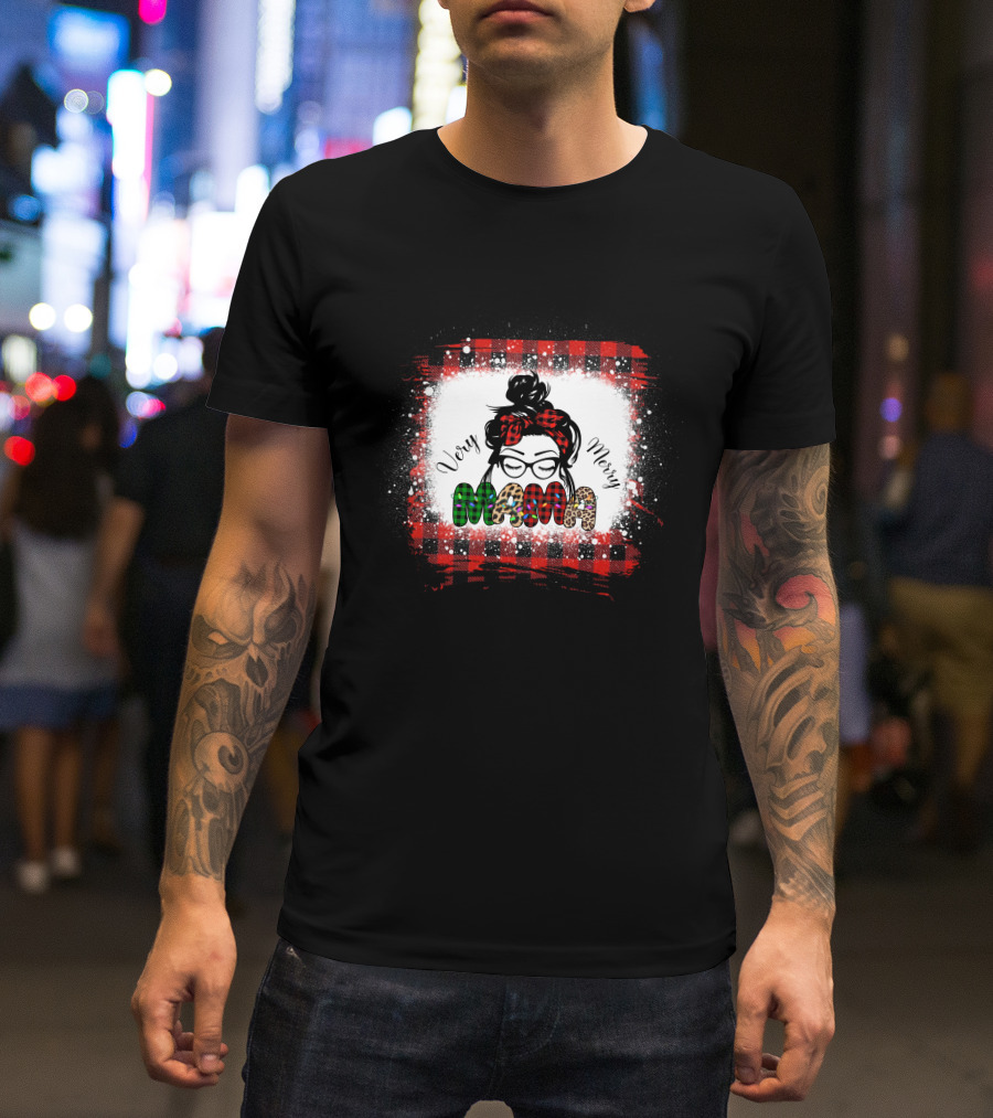 Very Merry Mama Christmas Plaid Bun Glasses T-Shirt