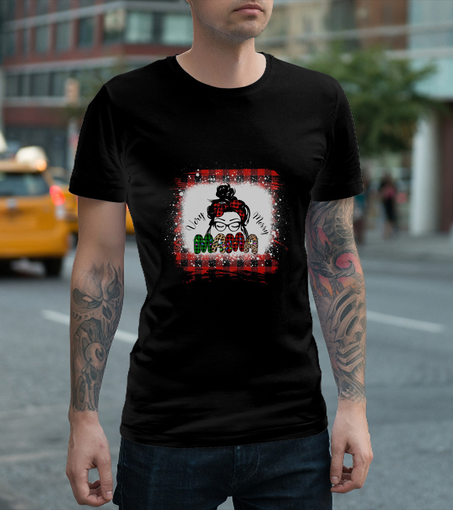 Very Merry Mama Christmas Plaid Bun Glasses T-Shirt