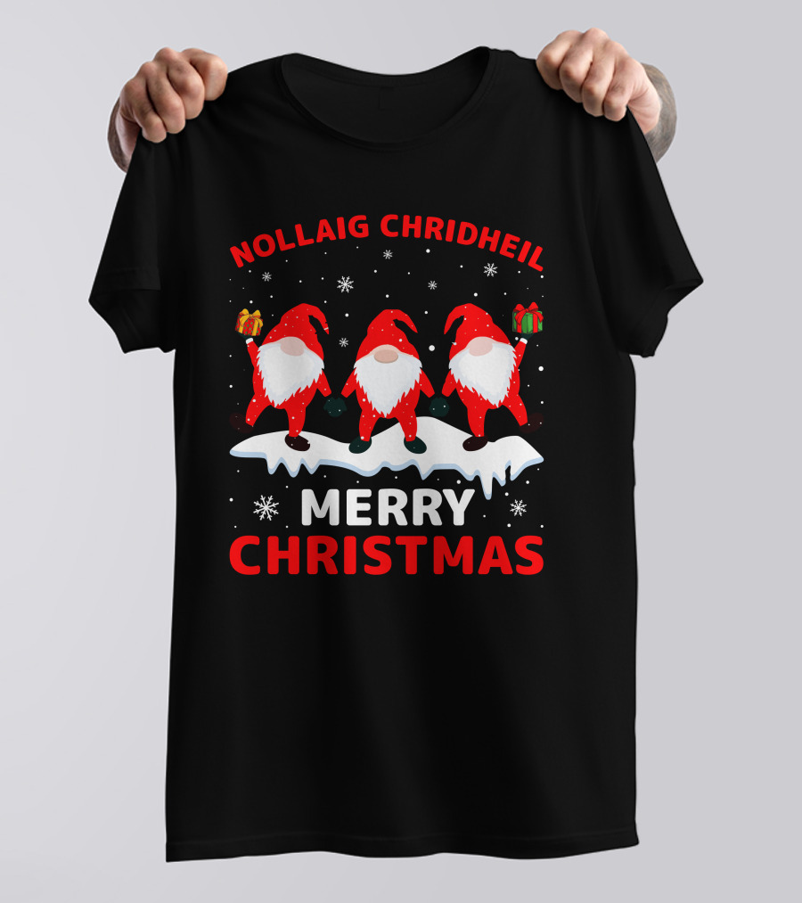 Nollaig Chridheil Merry Christmas Snowy Gnomes With Gifts T-Shirt