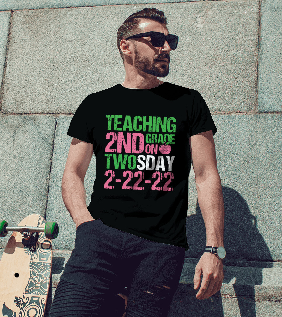 Teaching 2nd Grade On Twosday 2-22-22 Apple T-Shirt