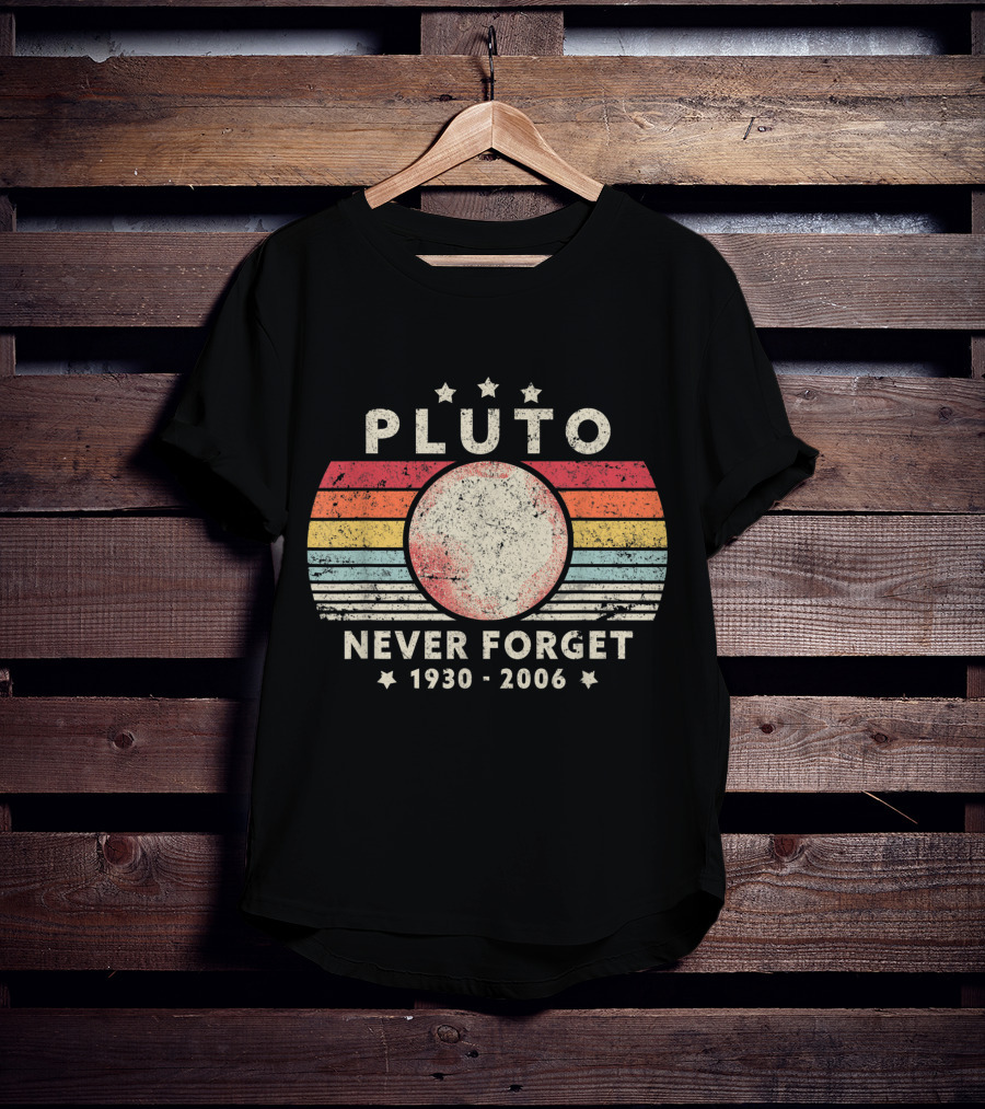 Pluto Never Forget 1930-2006 Retro Style Funny Space Stars T-Shirt