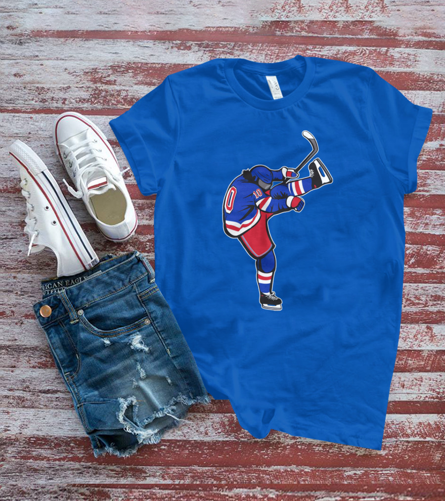 Xanh Bien Hockey Player Kicking Pose Blue Background T-Shirt