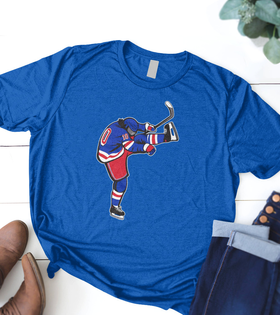 Xanh Bien Hockey Player Kicking Pose Blue Background T-Shirt