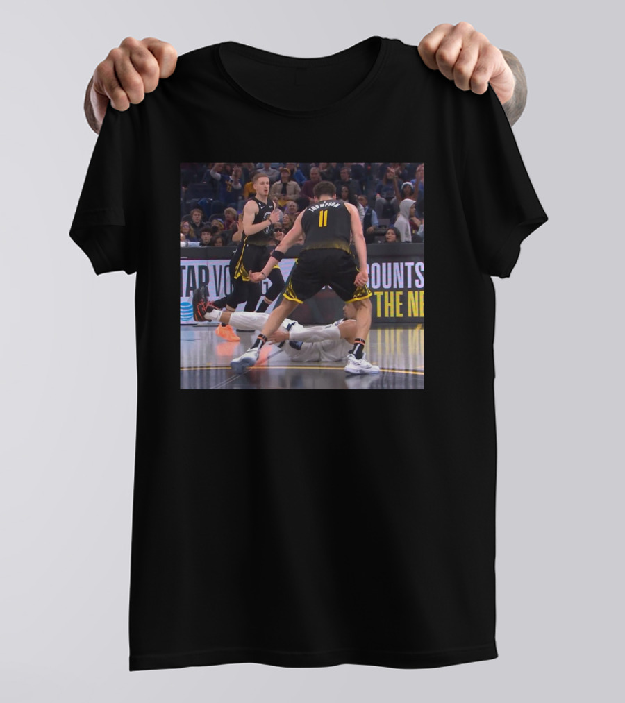 Klay Thompson Beating The Grizzlies On Christmas NBA Game T-Shirt