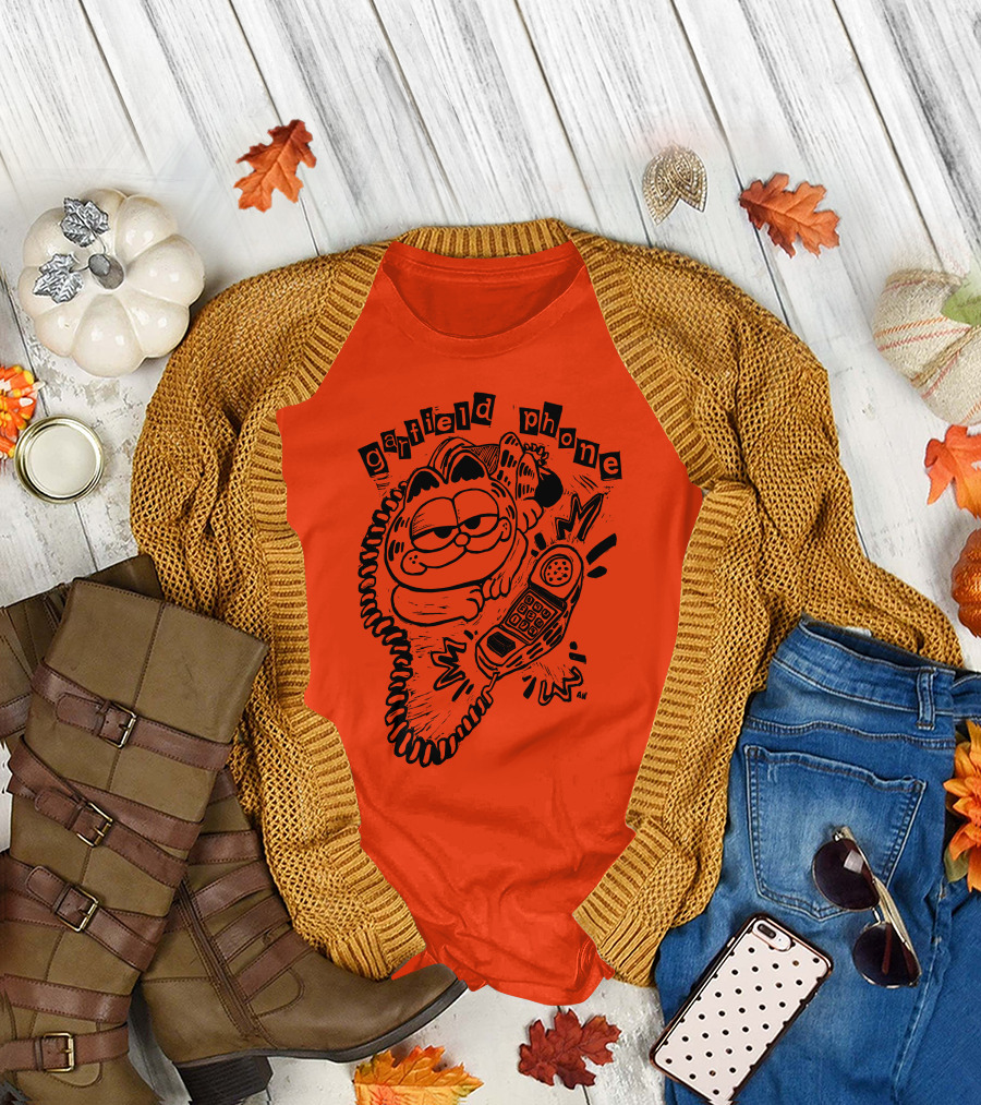 Craftsanity Shop Garfield Phone Relaxed Vintage Comic Vibe T-Shirt
