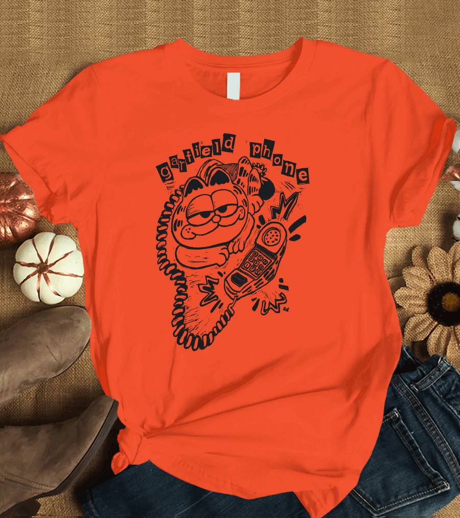 Craftsanity Shop Garfield Phone Relaxed Vintage Comic Vibe T-Shirt