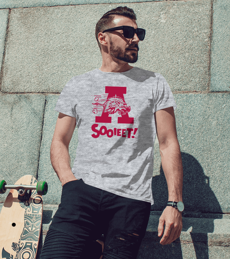 Eric Musselman Wearing Arkansas Razorbacks Logo Sooieet T-Shirt