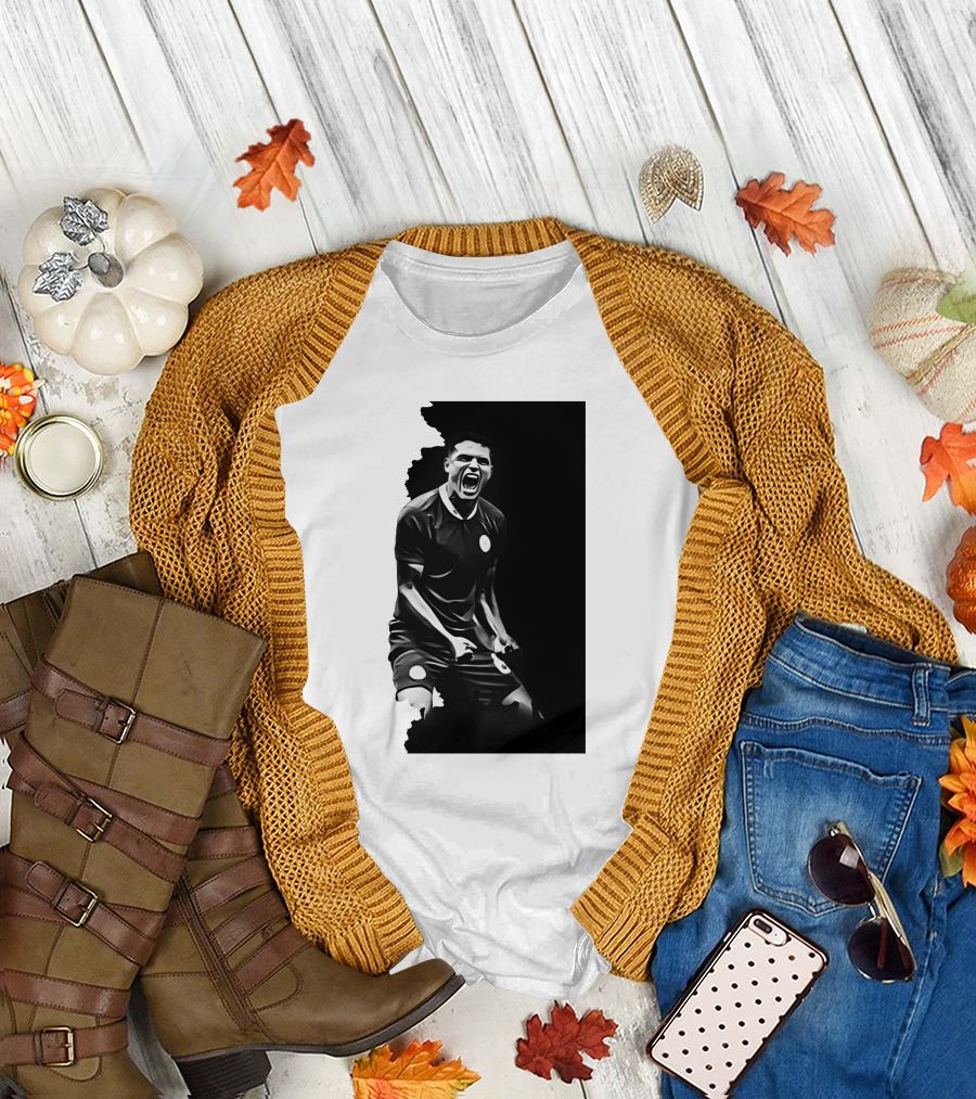 O Monstro Soccer Celebration Iconic Athlete Performance T-Shirt