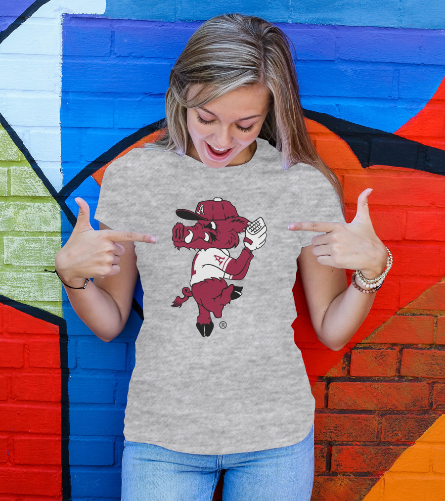 Arkansas Razorbacks Baseball Hog Pitching Ribby T-Shirt