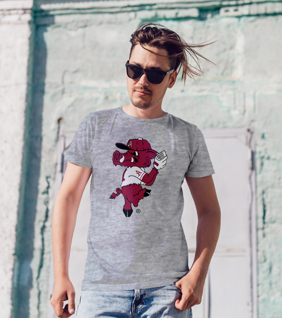 Arkansas Razorbacks Baseball Hog Pitching Ribby T-Shirt