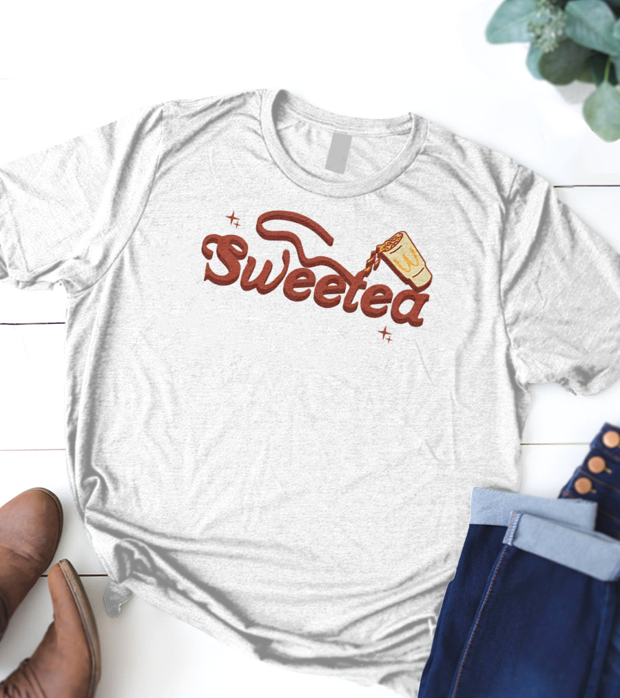 Sweetea Pouring Cup Red Script T-Shirt