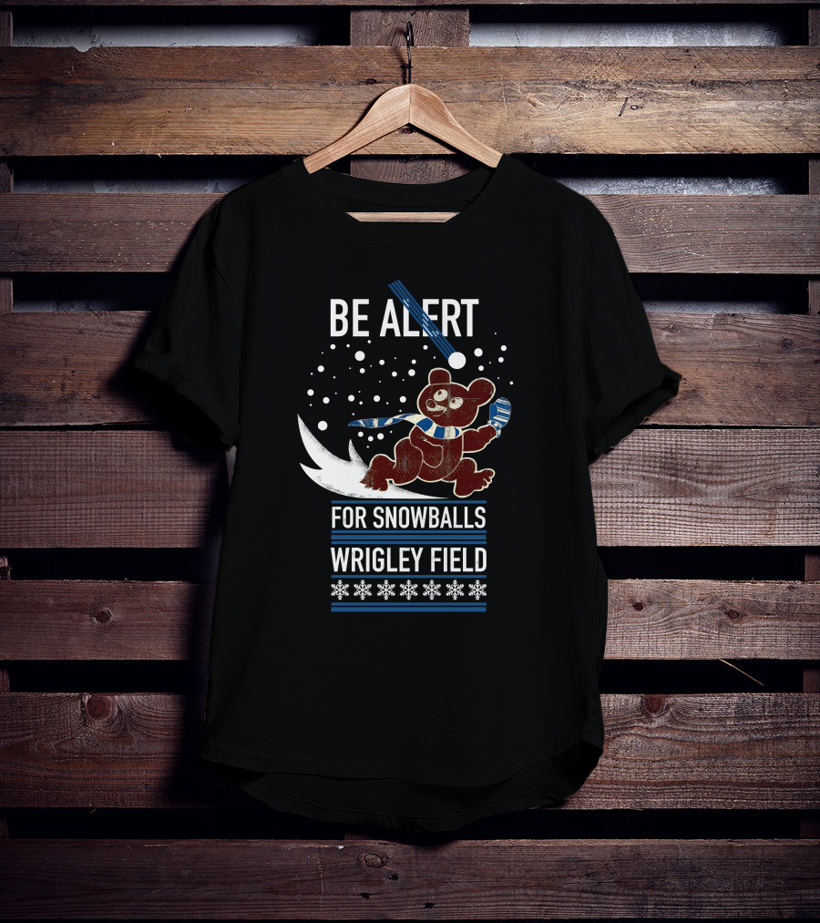 Wrigley Field Be Alert For Snowballs Bear With Scarf T-Shirt