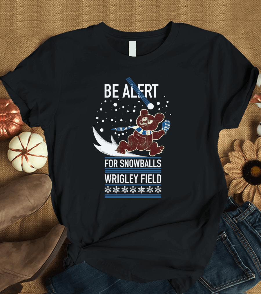 Wrigley Field Be Alert For Snowballs Bear With Scarf T-Shirt