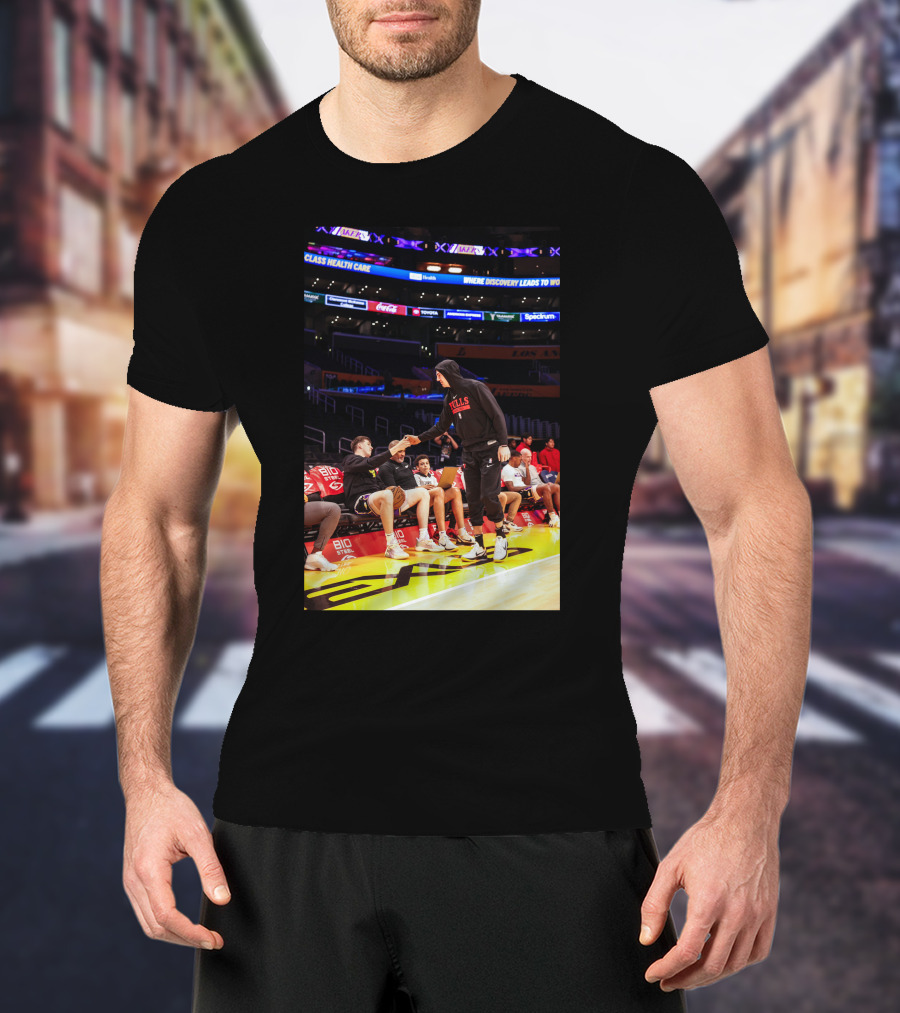 Austin Reaves And Alex Caruso NBA Courtside Handshake Bulls Lakers T-Shirt