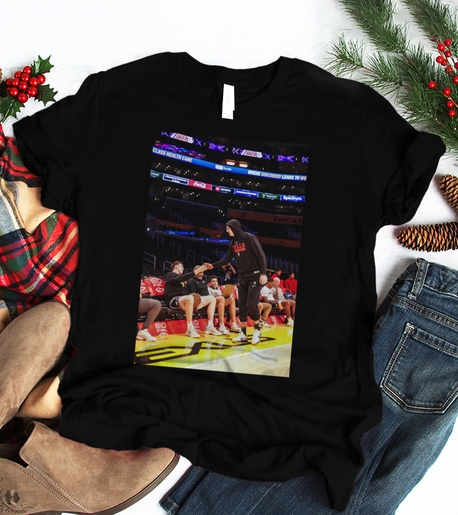 Austin Reaves And Alex Caruso NBA Courtside Handshake Bulls Lakers T-Shirt