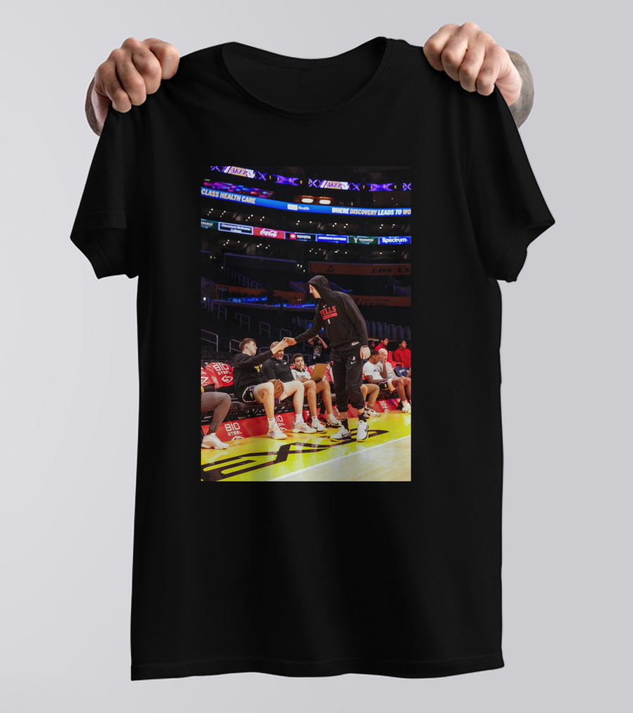 Austin Reaves And Alex Caruso NBA Courtside Handshake Bulls Lakers T-Shirt