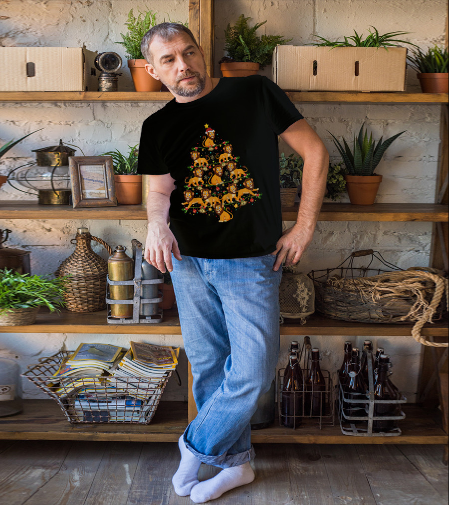 Lion Lover Xmas Matching Santa Lion Christmas Tree Holiday Decoration T-Shirt