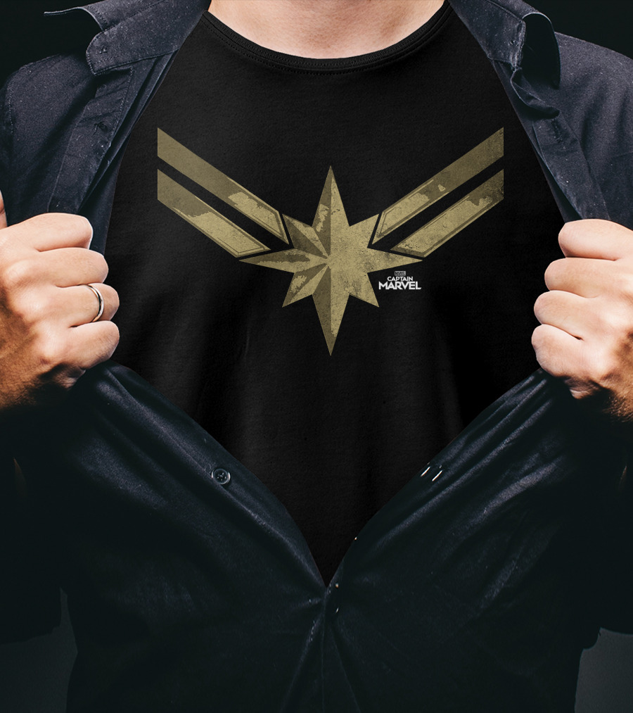 Captain Marvel Simple Gold Star Emblem With Subtle Shadow T-Shirt