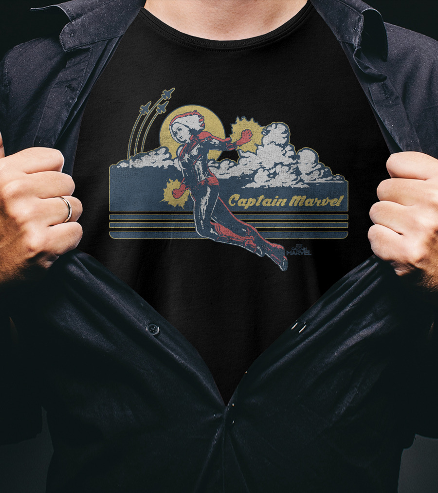 Marvel Captain Marvel Clouds Vintage Retro Flight T-Shirt