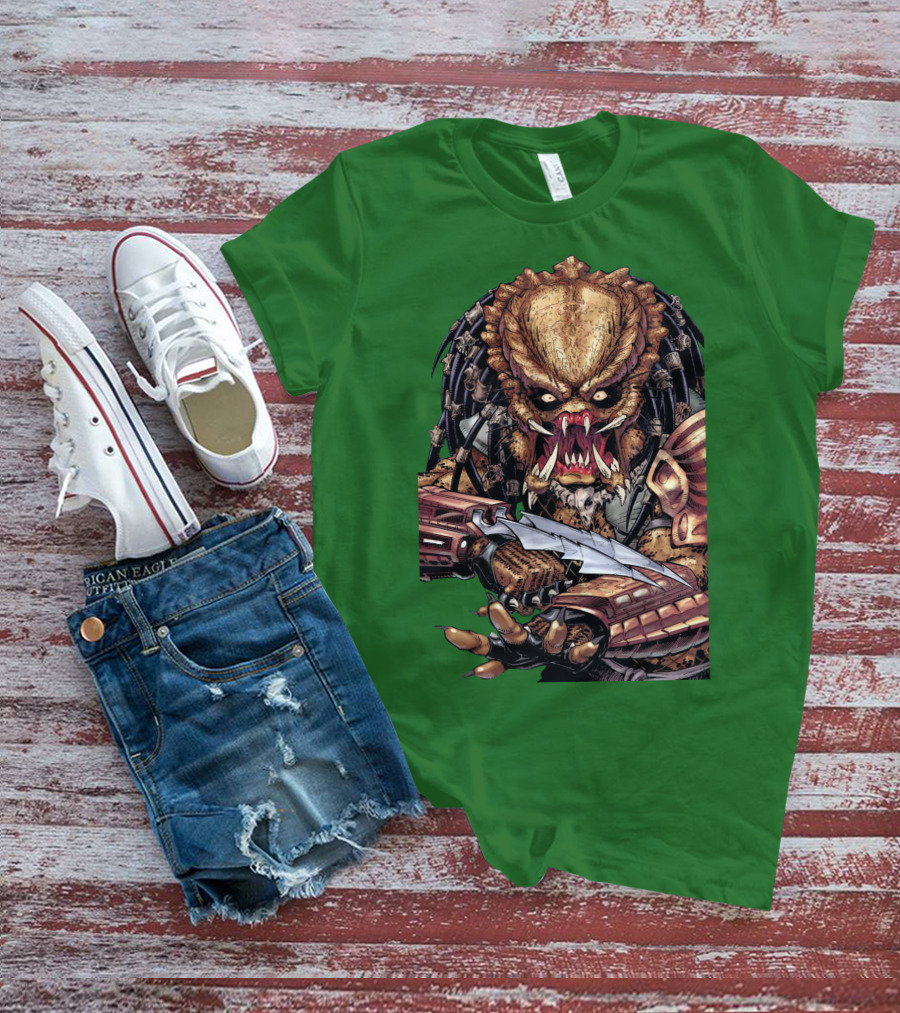 Predator Alien Holding Blade Comic T-Shirt