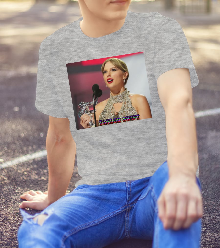 TAYLOR SWIFT SINGER SONGWRITER AWARD MOMENT T-Shirt