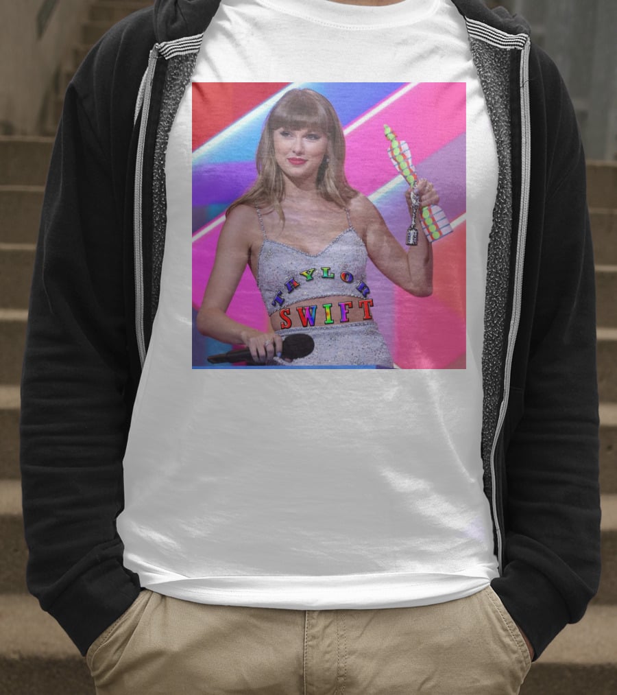 TAYLOR SWIFT BRIT AWARDS WINNING MOMENT T-Shirt