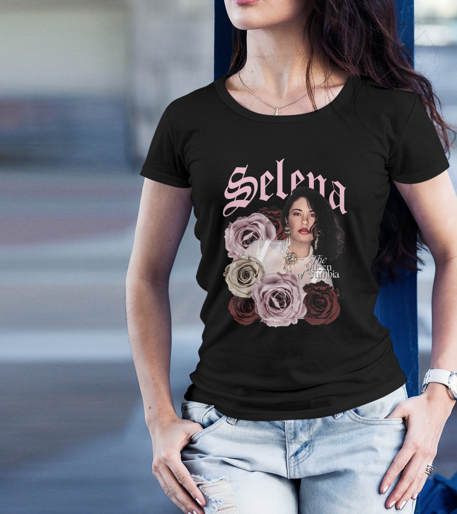 Selena The Queen Of Cumbia Surrounded By Floral Roses T-Shirt