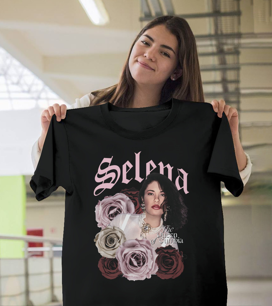 Selena The Queen Of Cumbia Surrounded By Floral Roses T-Shirt