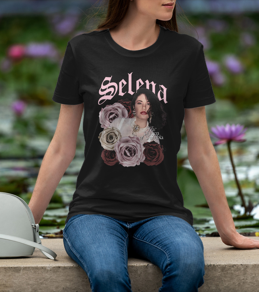 Selena The Queen Of Cumbia Surrounded By Floral Roses T-Shirt
