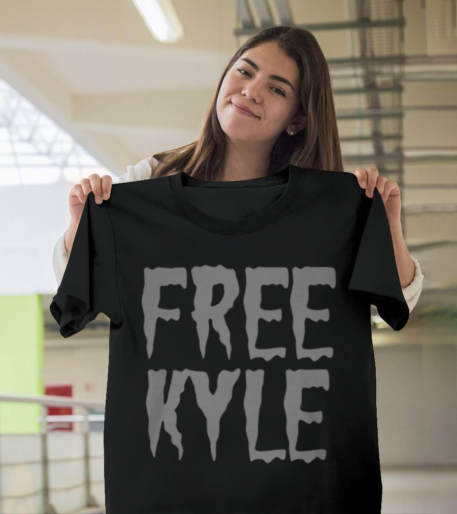 Free Kyle Rittenhouse Free Kyle Rittenhouse T-Shirt