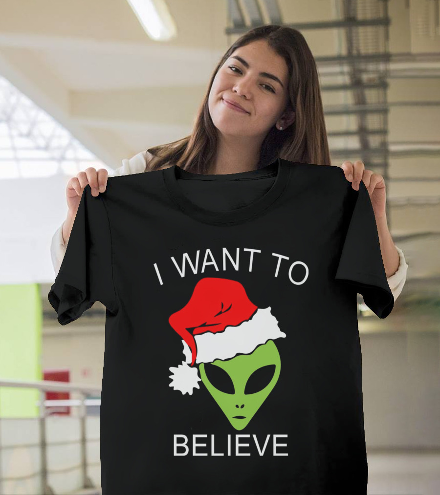 I Want To Believe Alien Santa Hat Christmas T-Shirt