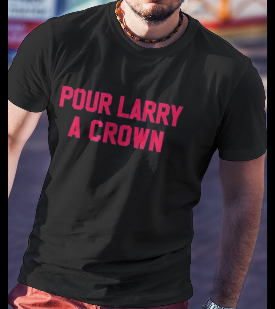 Pour Larry A Crown Sports Reference Text T-Shirt