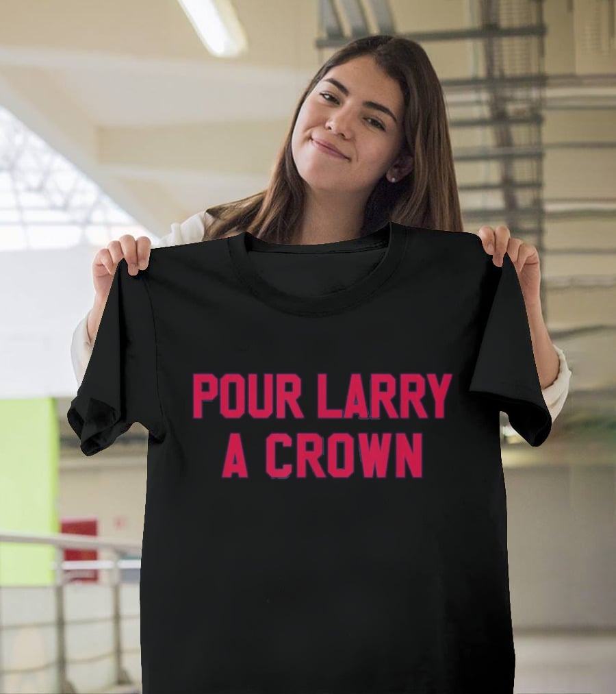 Pour Larry A Crown Sports Reference Text T-Shirt