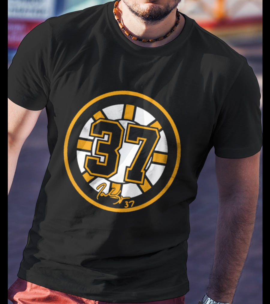Bergeron 37 Boston Bruins Hockey Circular Emblem With Signature T-Shirt